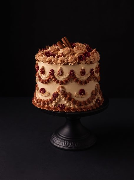 Brioche sponge soaked in cinnamon-infused cream, layered with cream cheese and cinnamon cream.